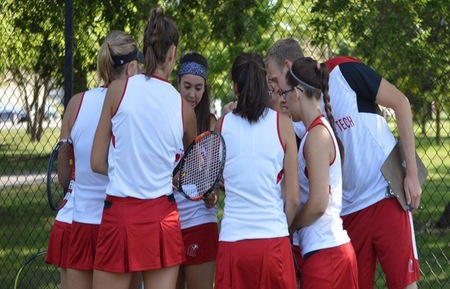 Women's Tennis Moves to 4-1