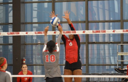 Women’s Volleyball Caps Saturday Sweep with Comeback Win